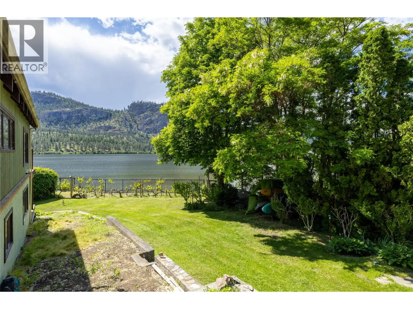 3104 Vaseux Lake Crescent