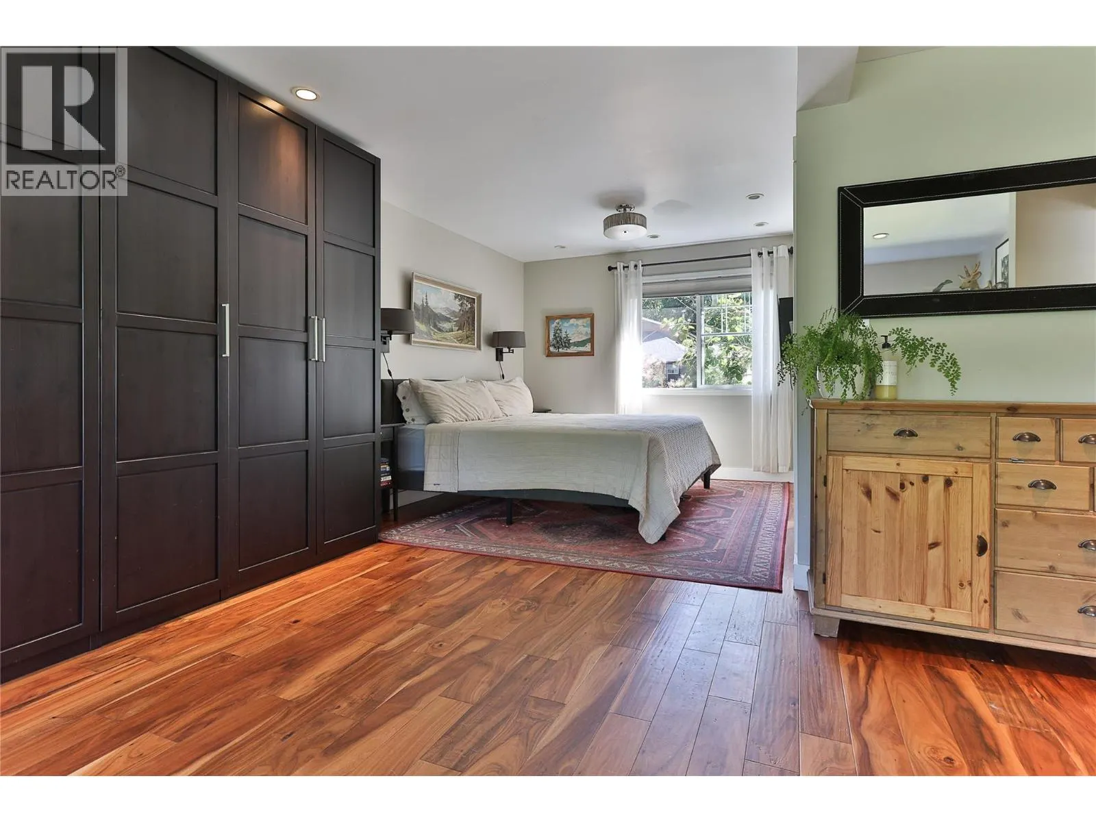 305 Sixth Street