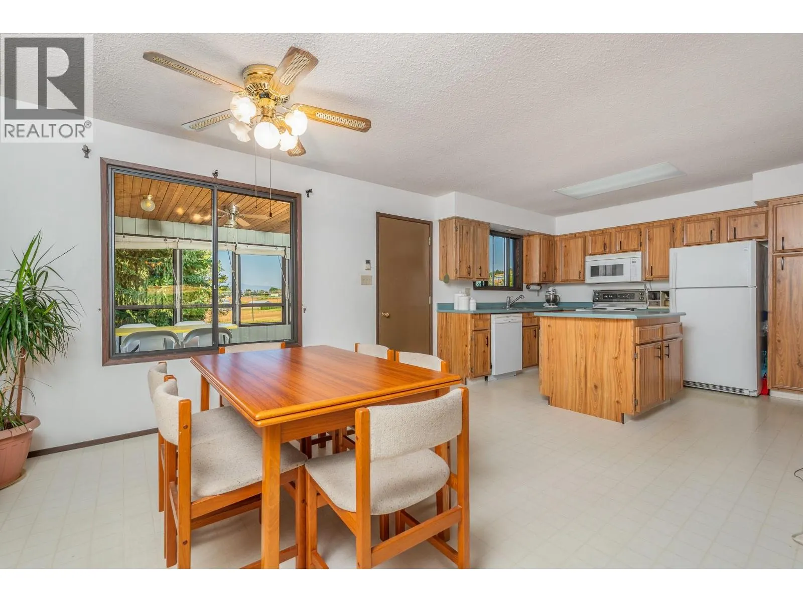547 Robin Road