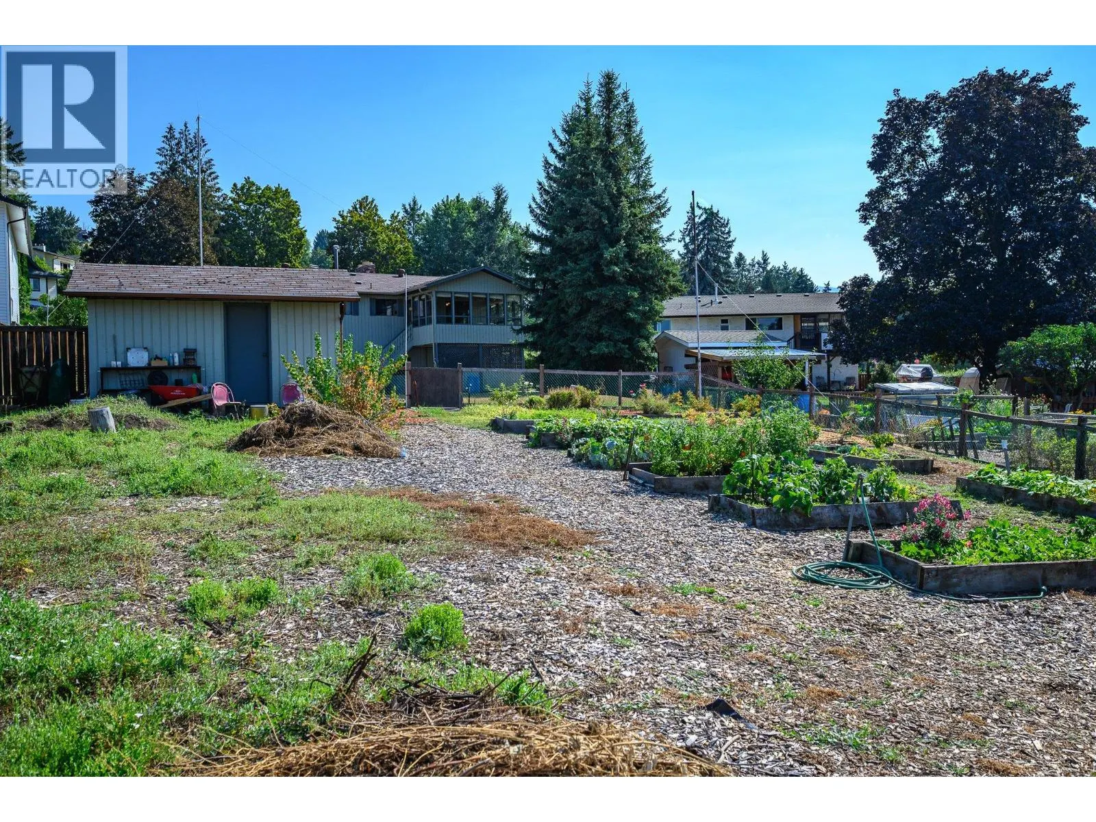 547 Robin Road