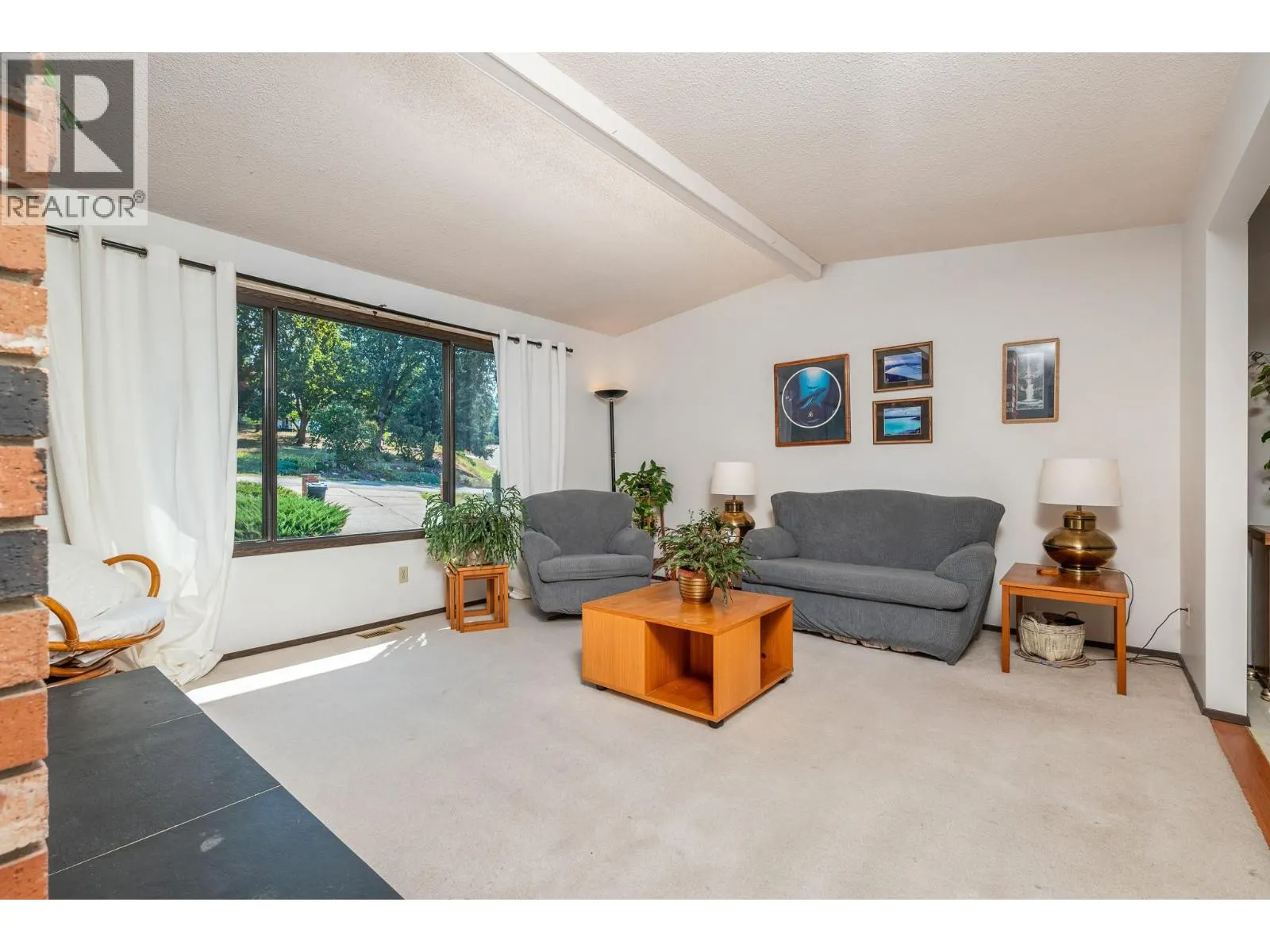 547 Robin Road