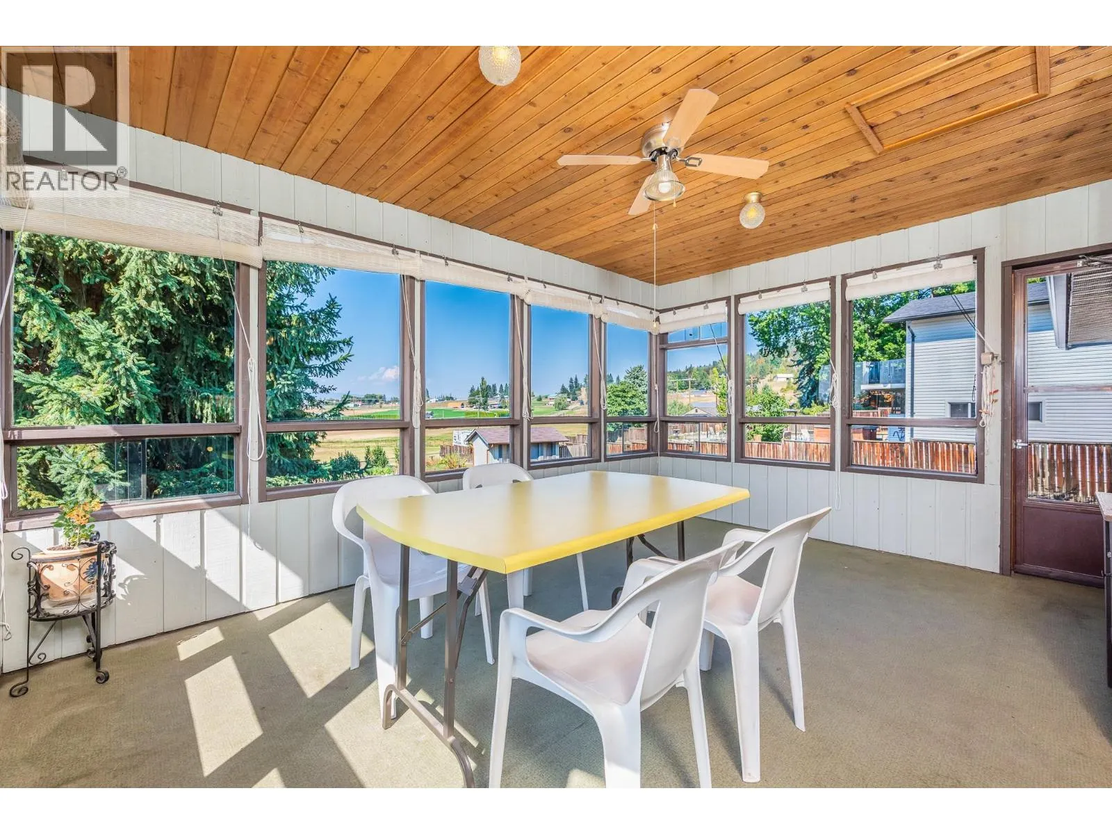 547 Robin Road