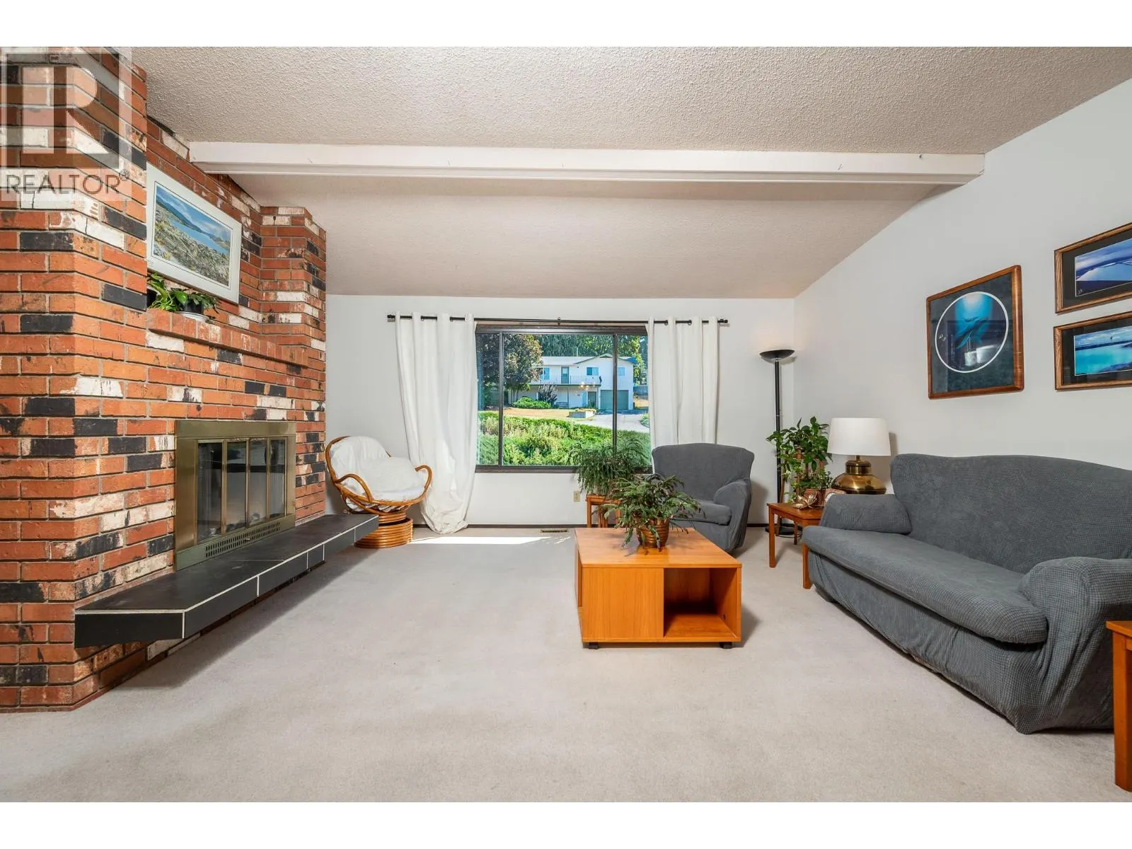 547 Robin Road