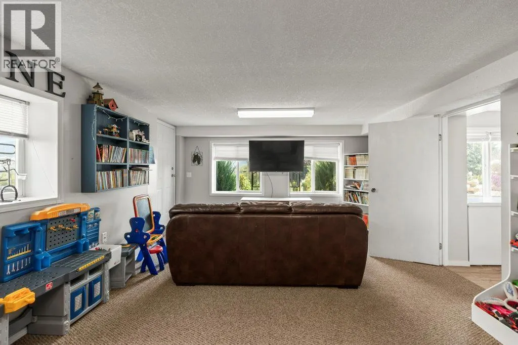 6390 Cardinal Road