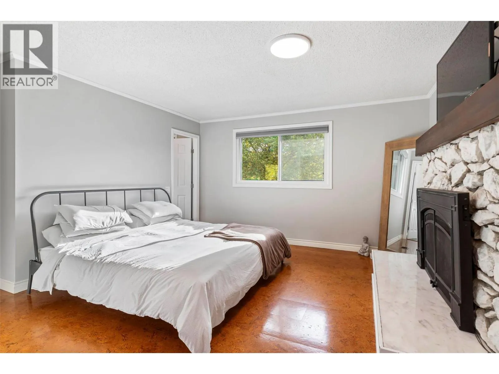 4540 Lakeshore Road