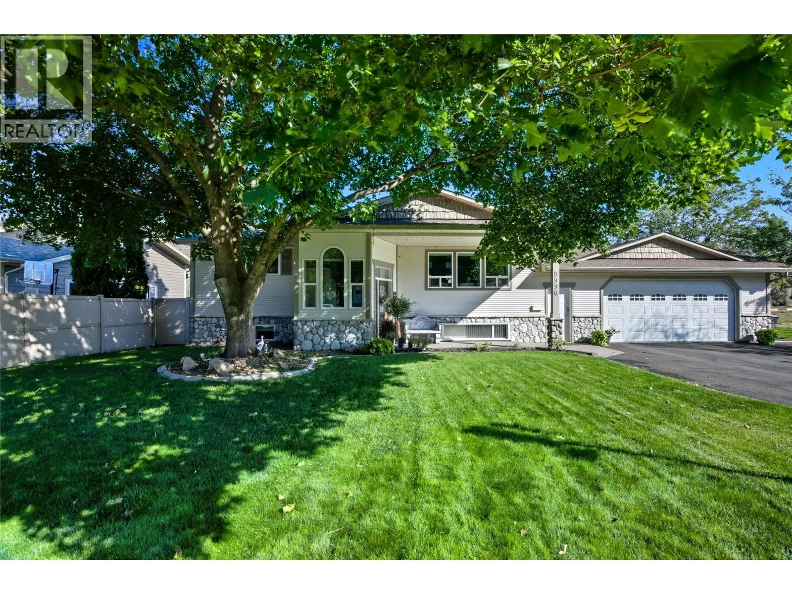 5996 Todd Hill Crescent