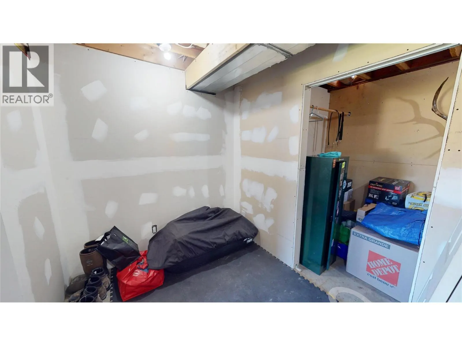 5698 Hidden Valley Road