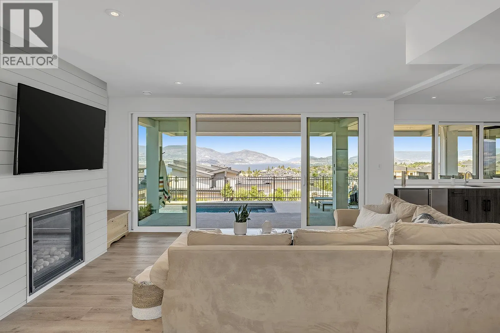 5670 Mountainside Court