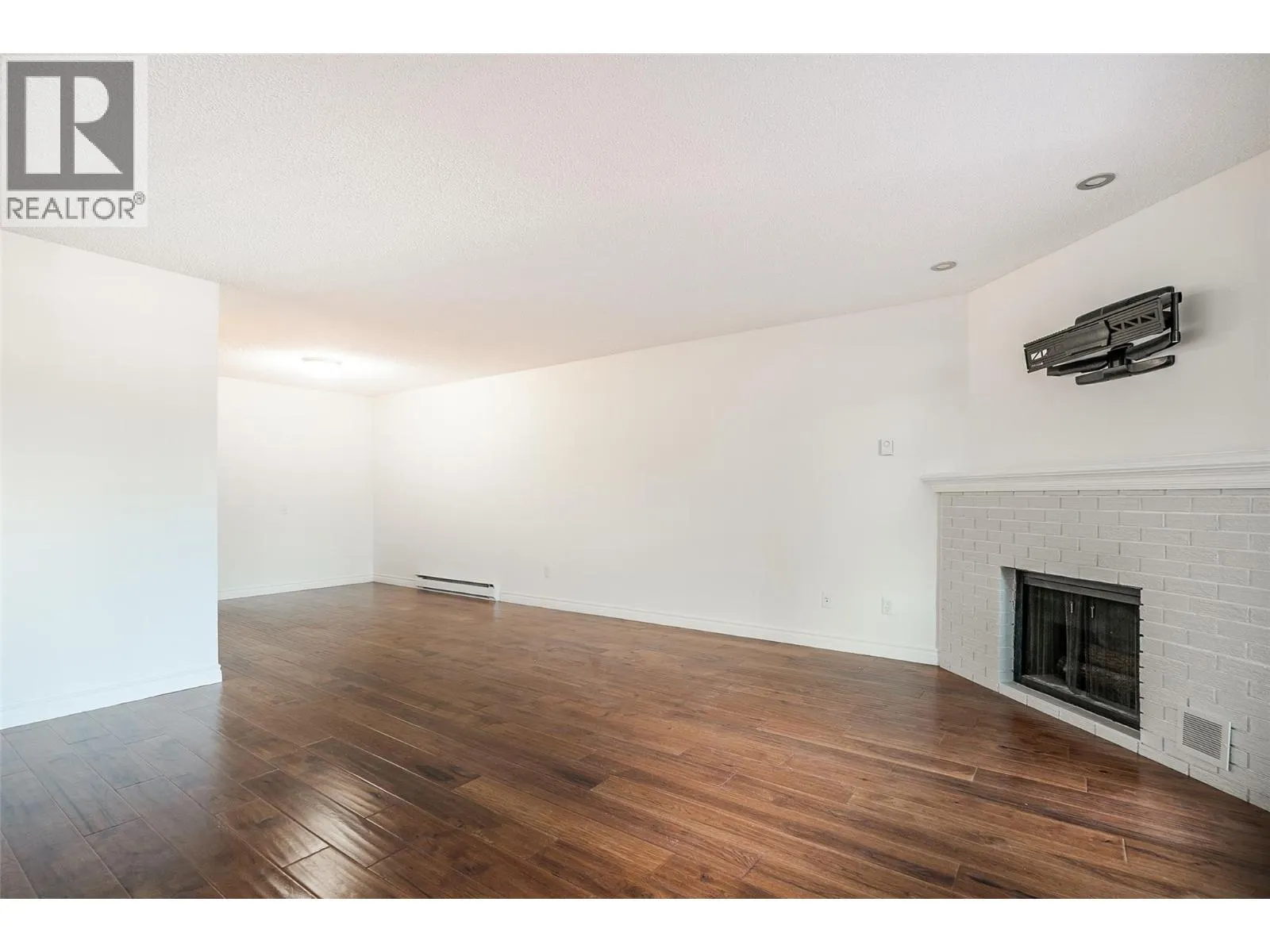 983 Bernard Avenue Unit# 206