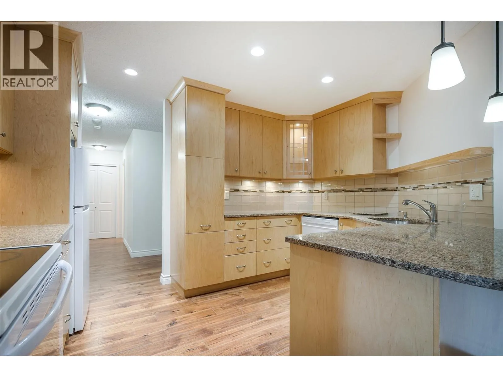 983 Bernard Avenue Unit# 206