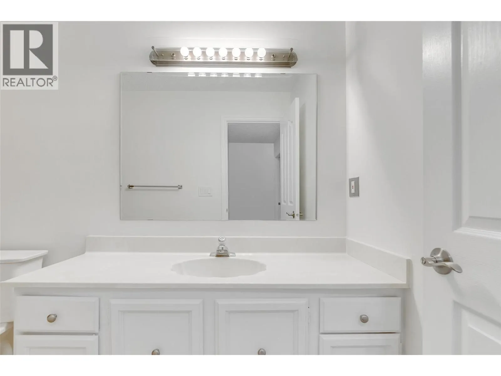 983 Bernard Avenue Unit# 206