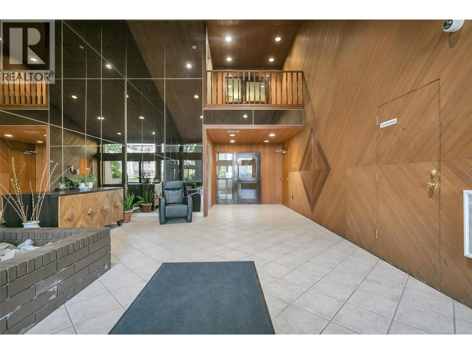 983 Bernard Avenue Unit# 206