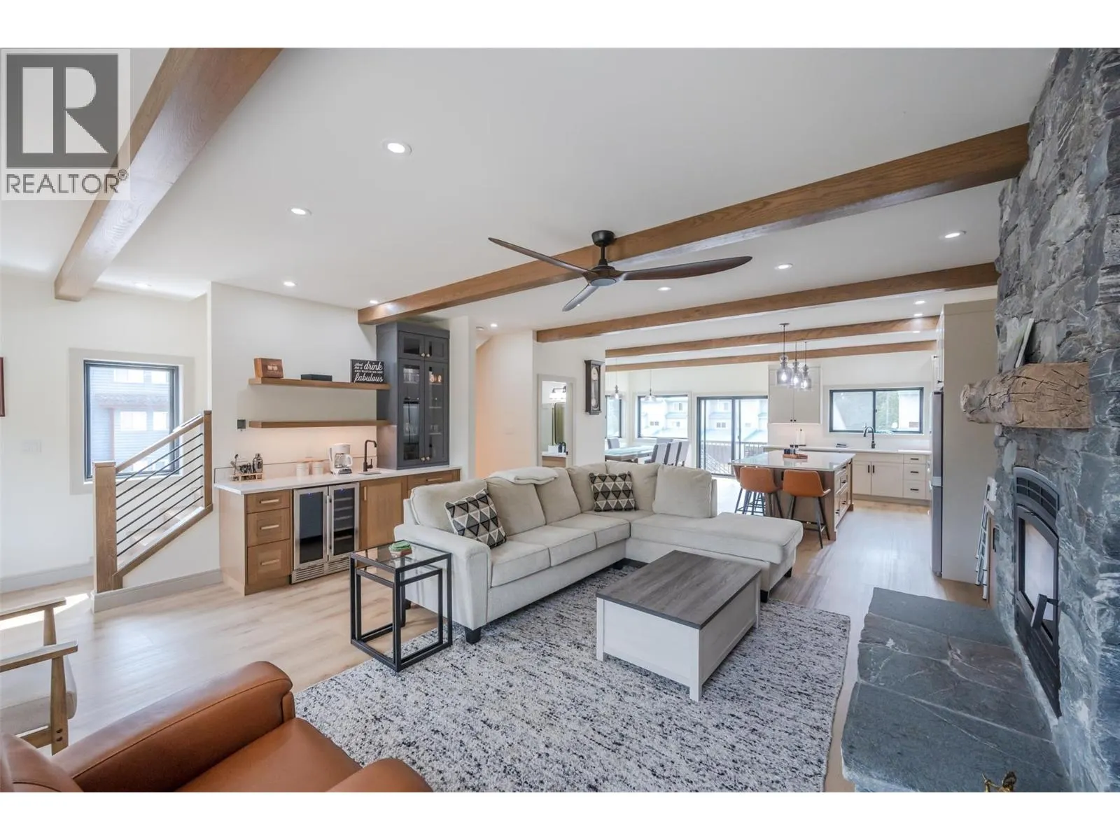 144 CLEARVIEW Crescent Unit# SL1