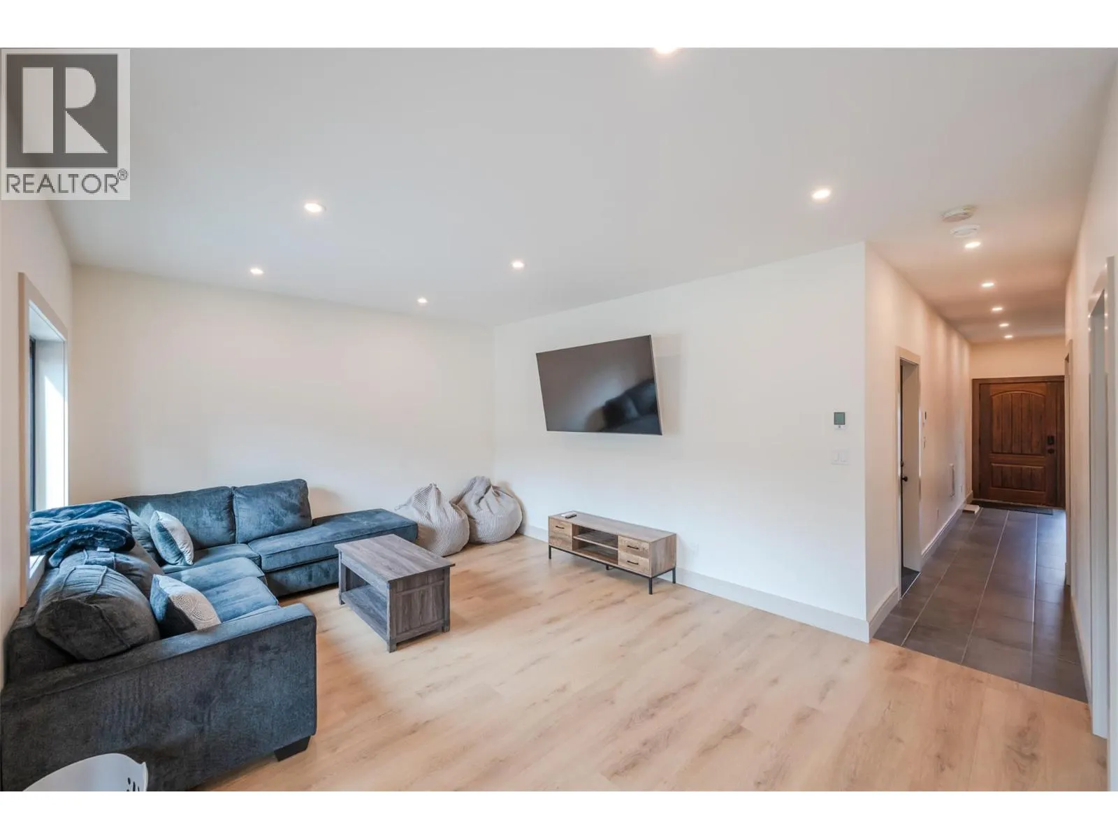 144 CLEARVIEW Crescent Unit# SL1