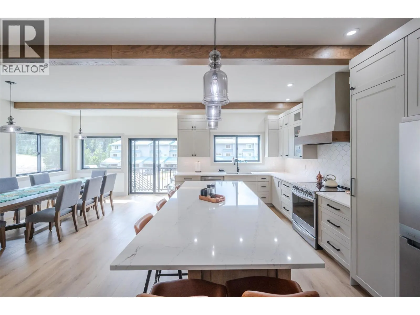 144 CLEARVIEW Crescent Unit# SL1