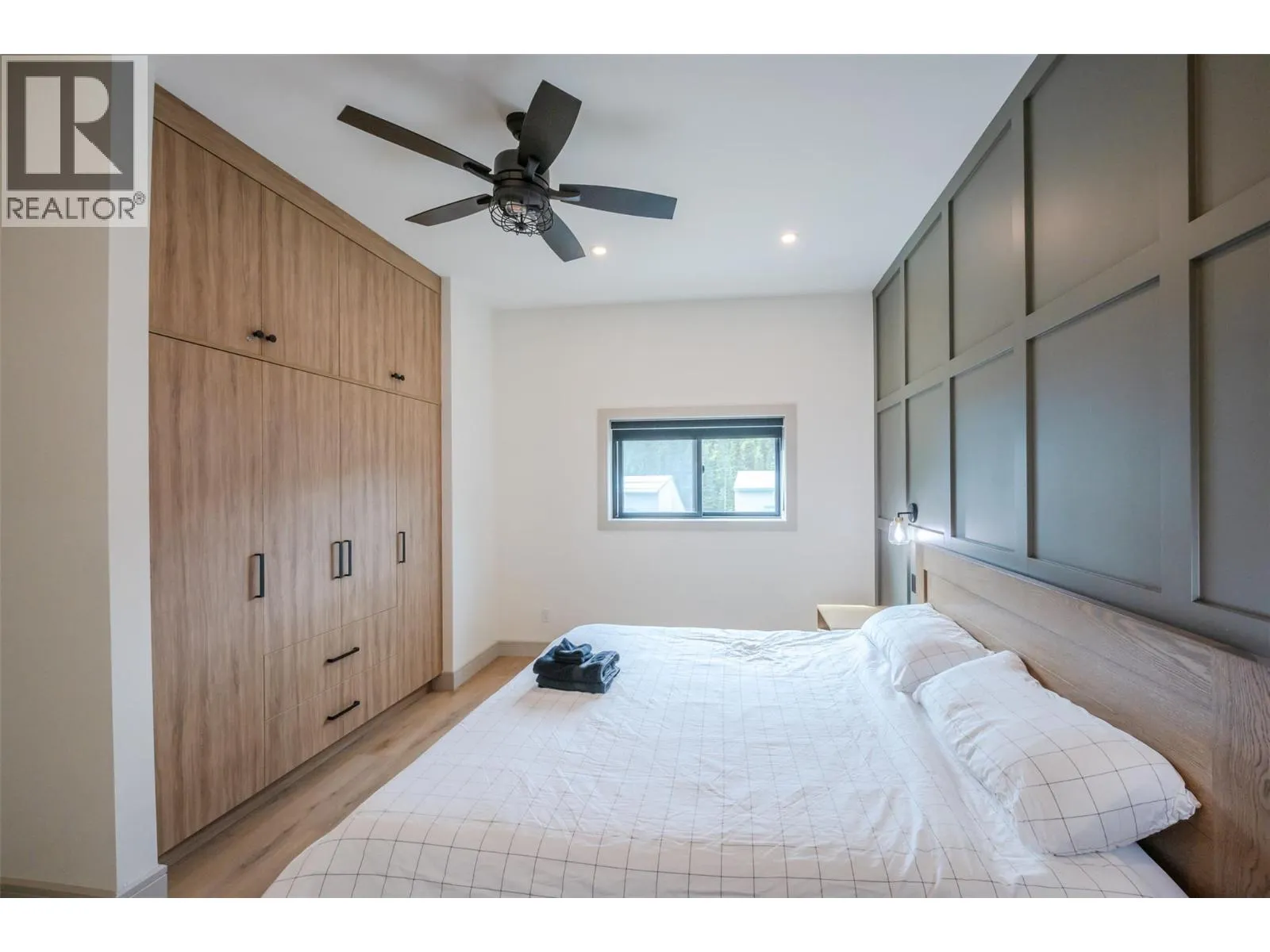144 CLEARVIEW Crescent Unit# SL1