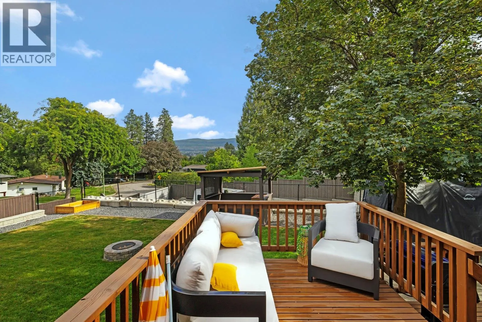 1552 Pinehurst Crescent