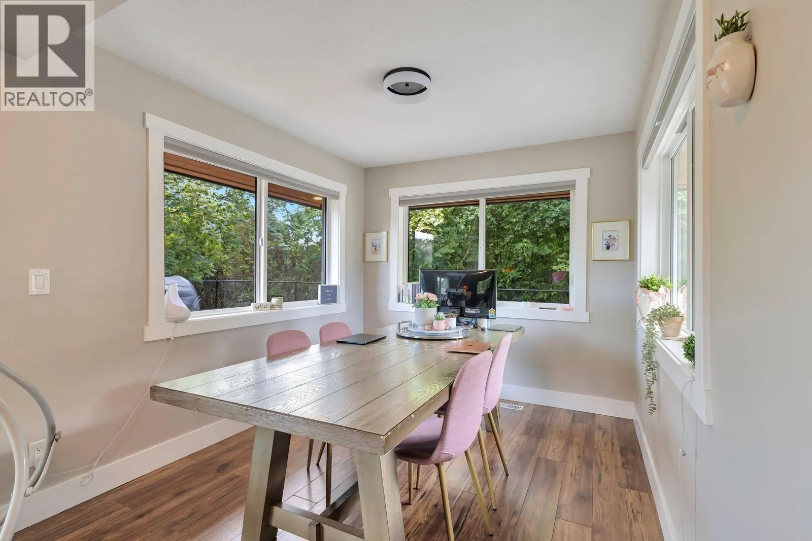1552 Pinehurst Crescent