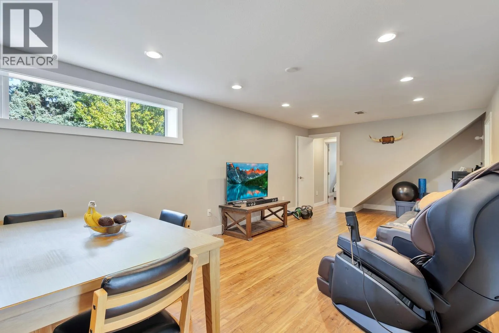 1552 Pinehurst Crescent