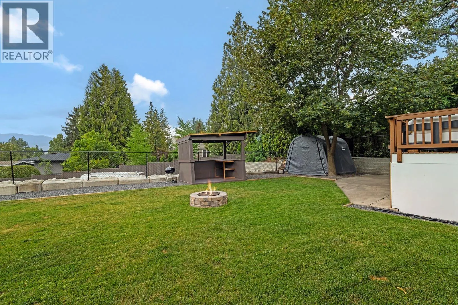 1552 Pinehurst Crescent
