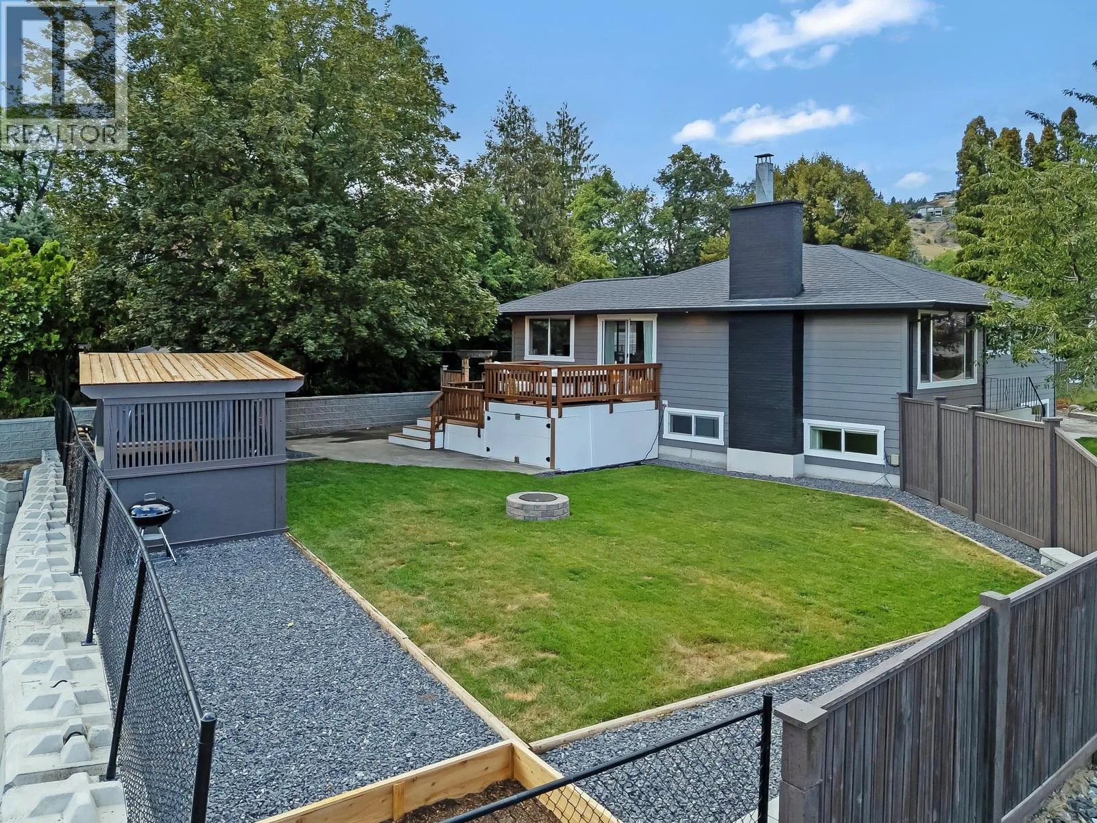 1552 Pinehurst Crescent