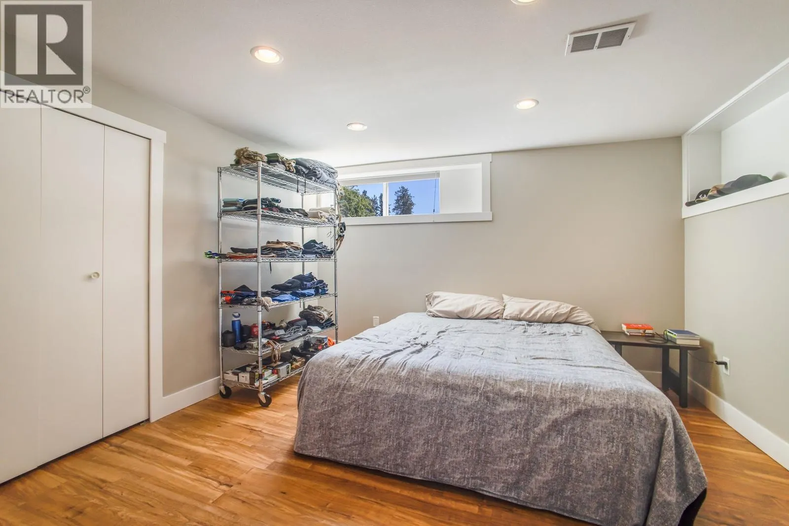 1552 Pinehurst Crescent