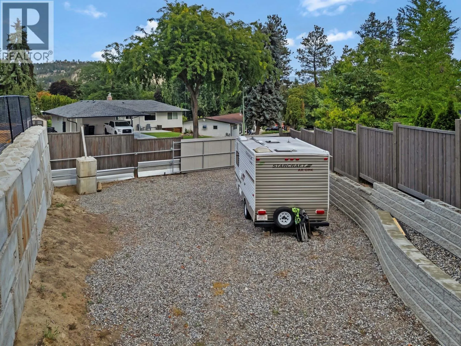 1552 Pinehurst Crescent