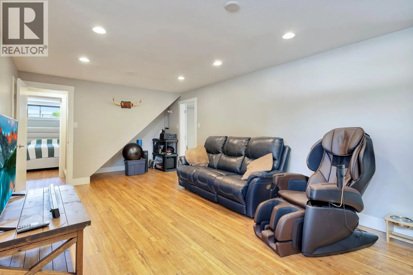 1552 Pinehurst Crescent