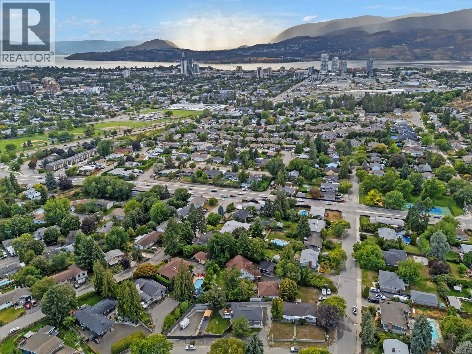 1552 Pinehurst Crescent