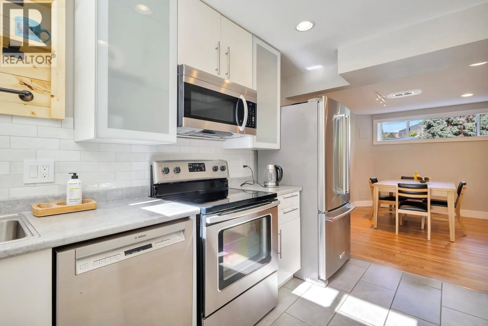 1552 Pinehurst Crescent
