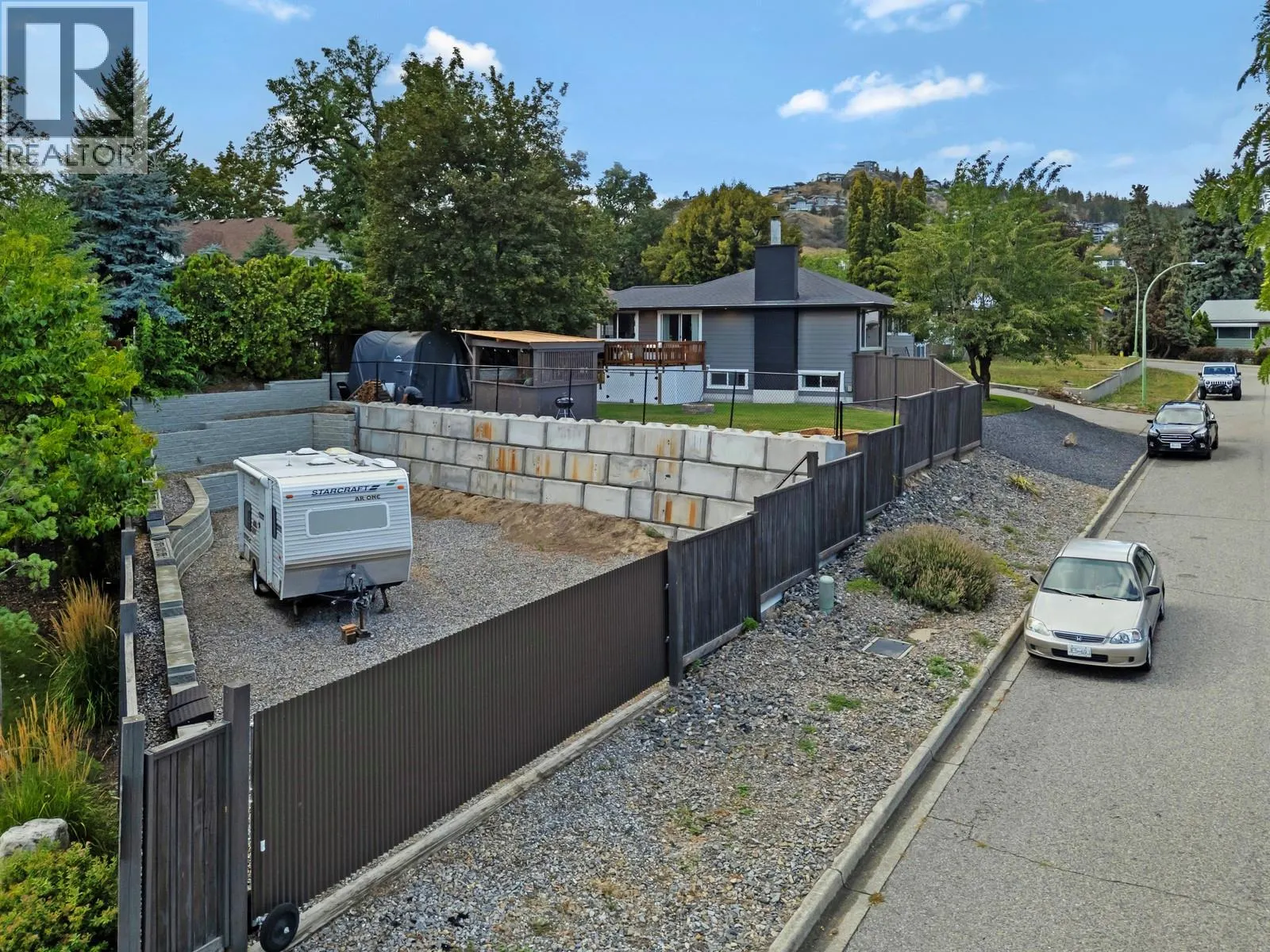 1552 Pinehurst Crescent