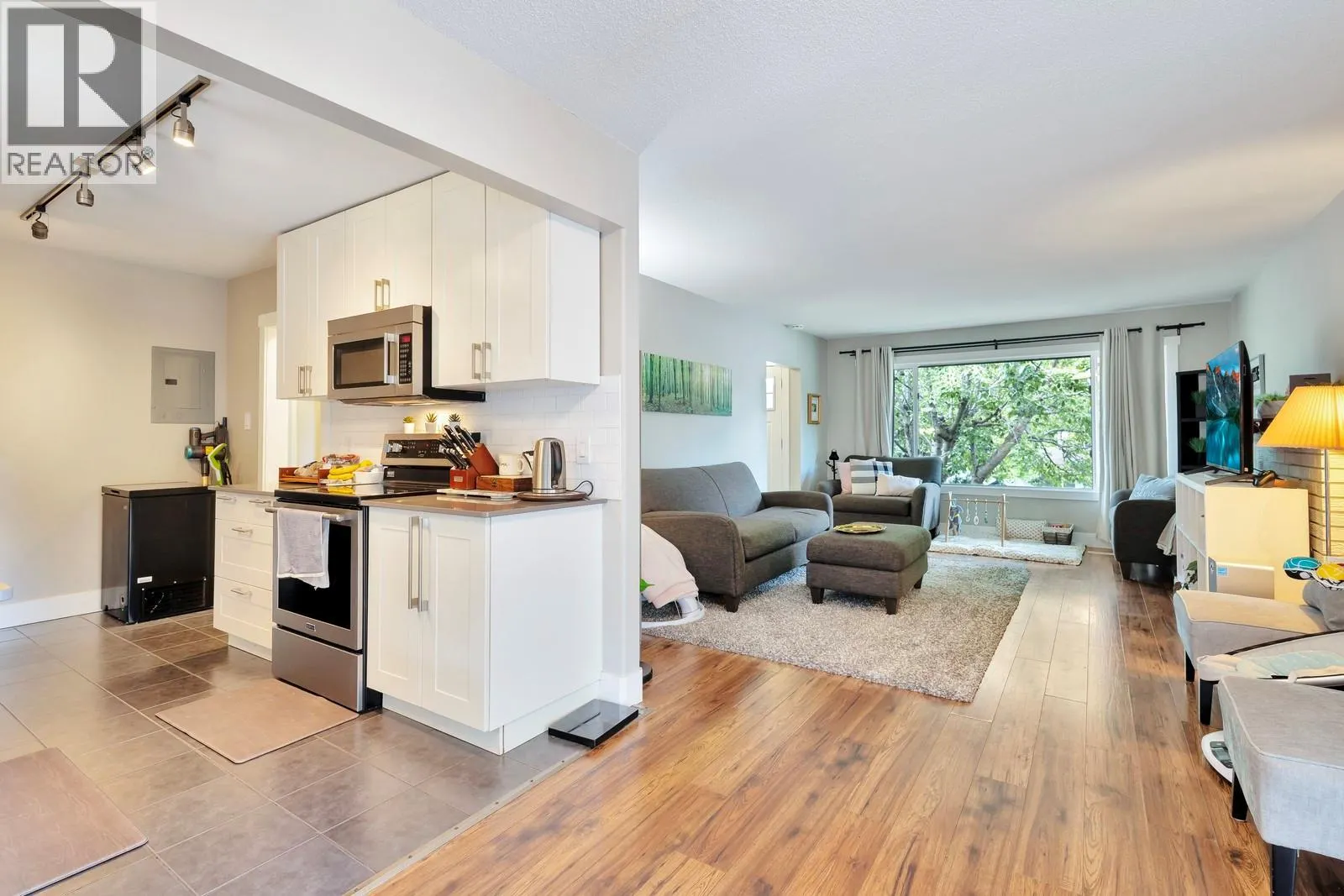 1552 Pinehurst Crescent