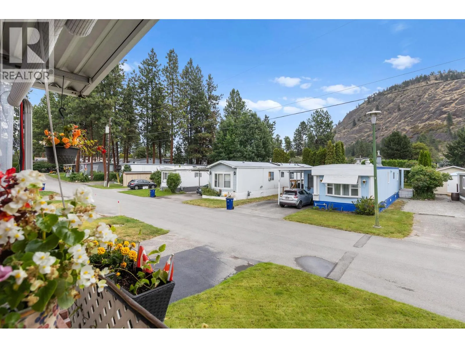 1929 97 Highway S Unit# 29