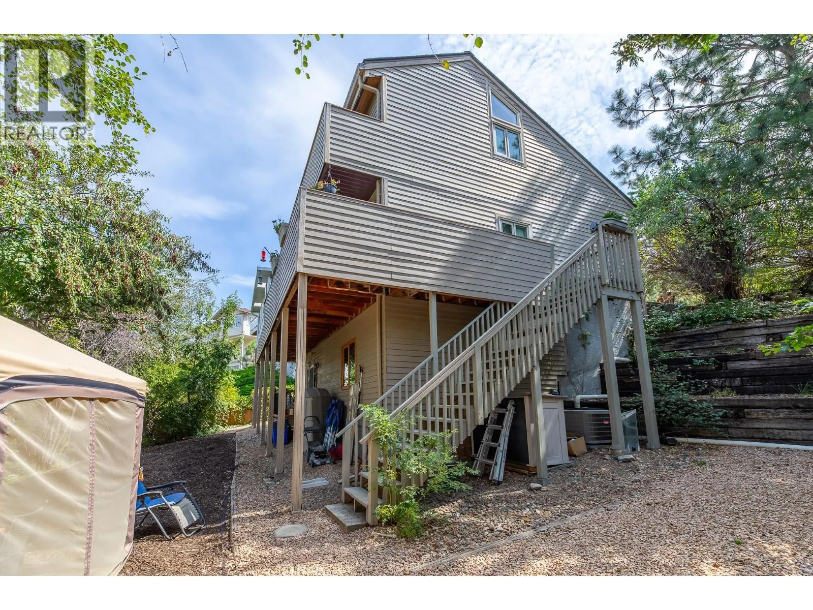 186 DEWDNEY Crescent