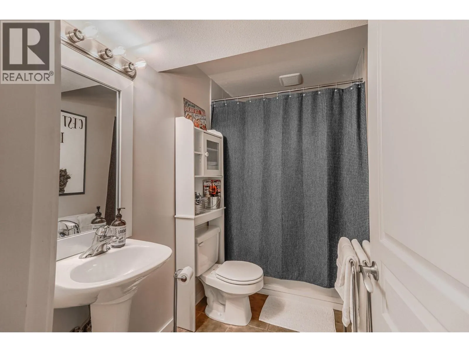 B-2516 MCLEARY Crescent N