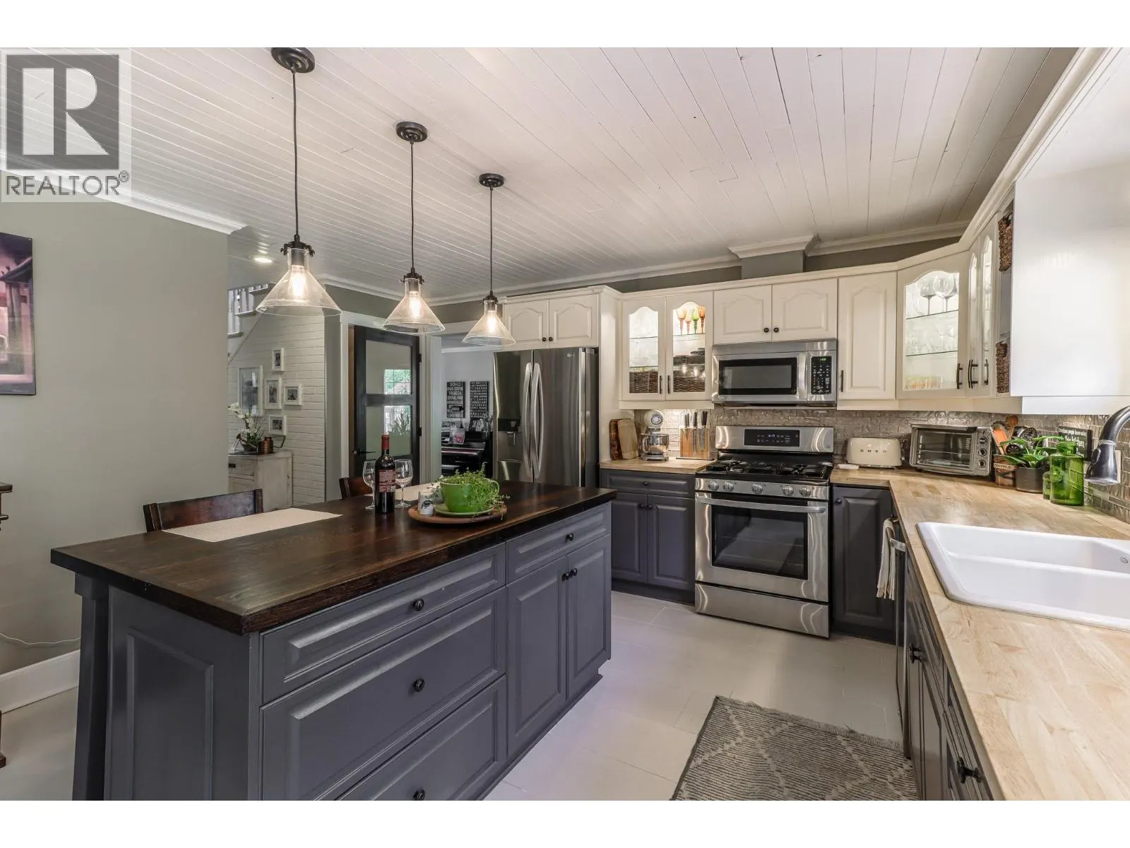 512 WILDWOOD Drive