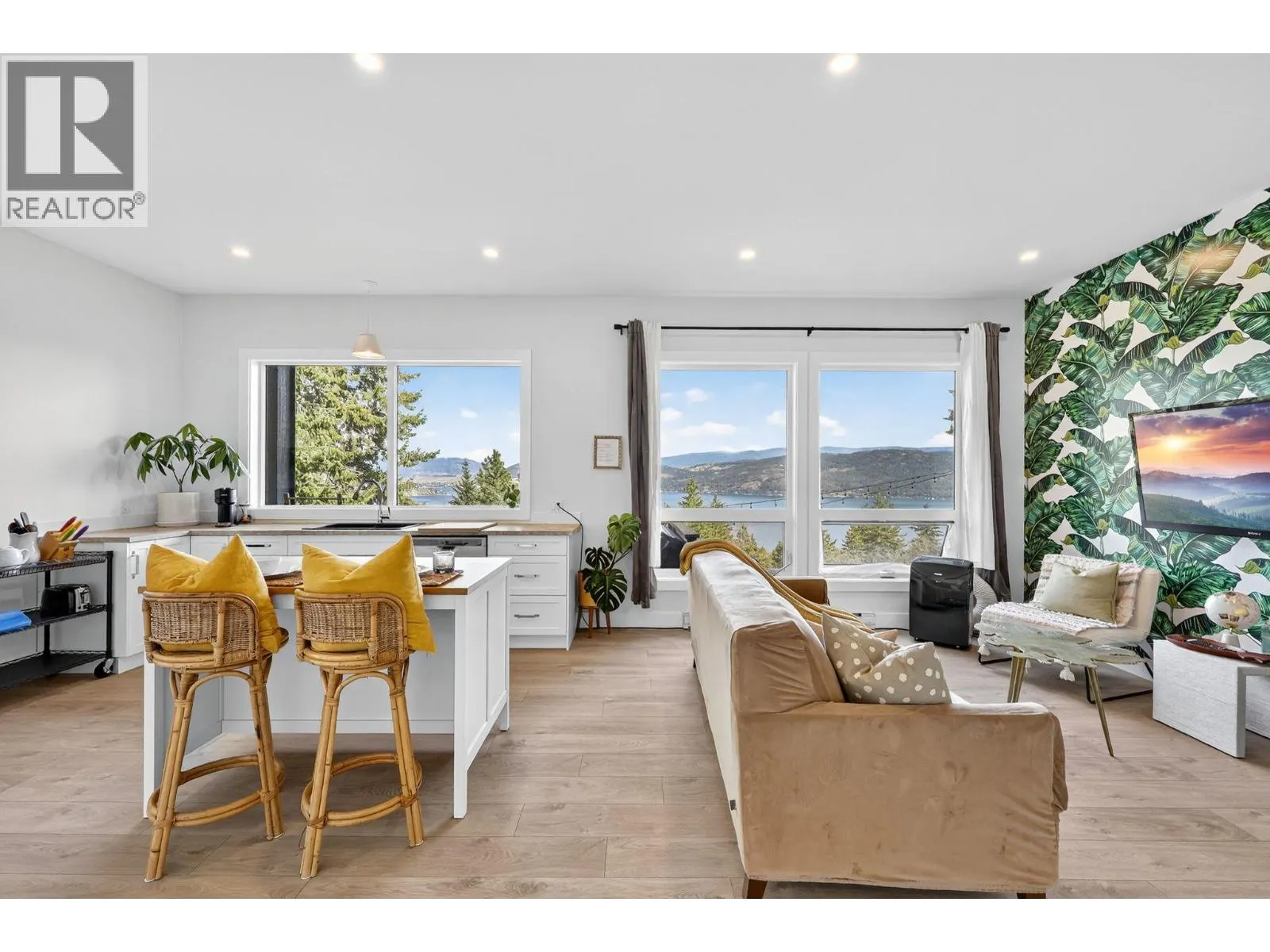 10 Valley Drive