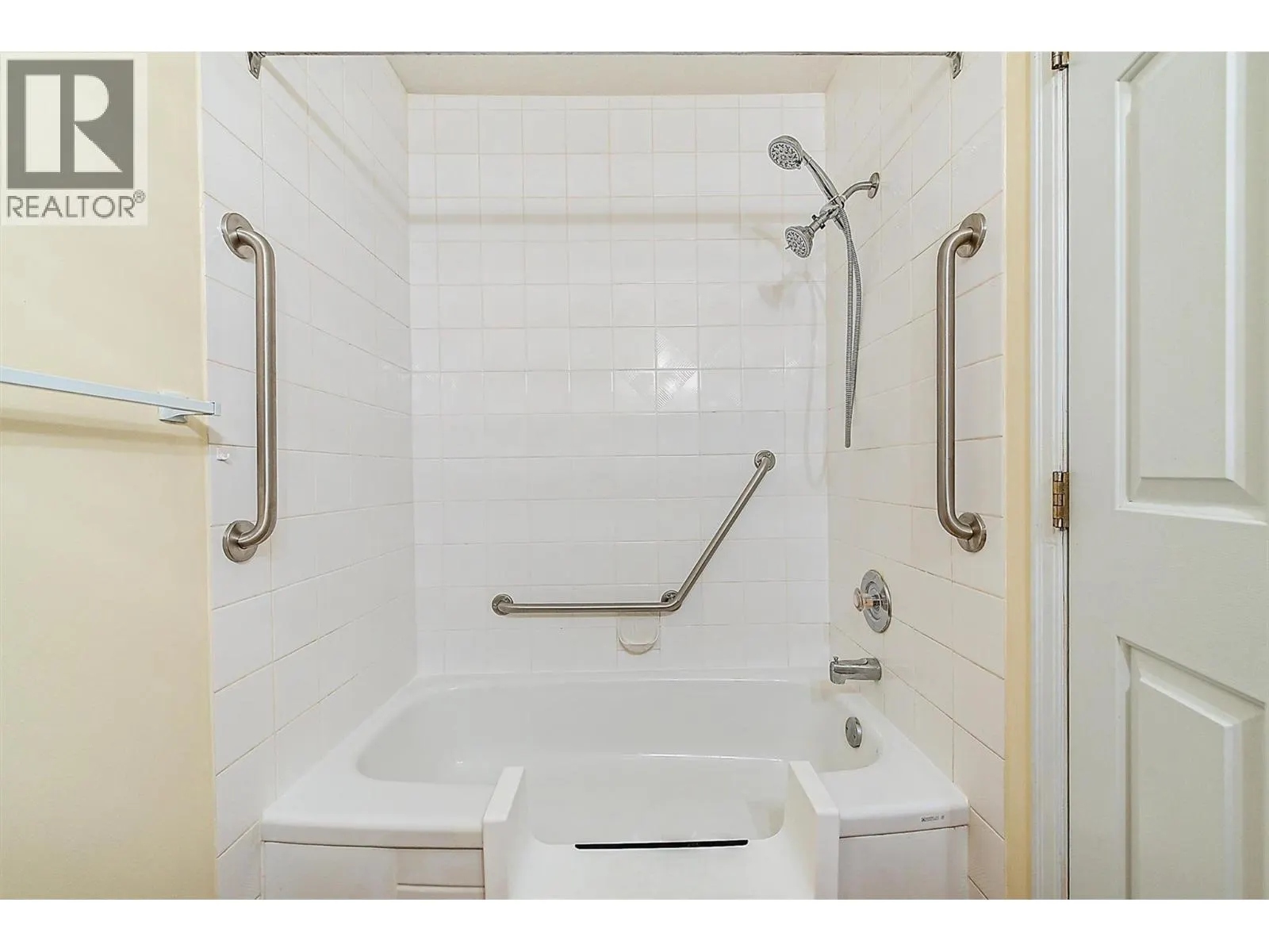 1885 Parkview Crescent Unit# 113