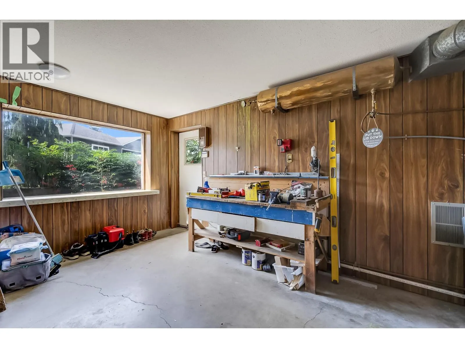 1590 Willow Crescent