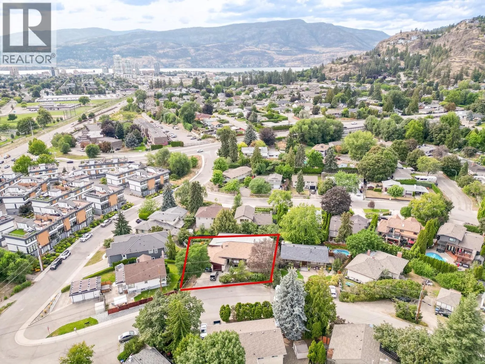 1590 Willow Crescent