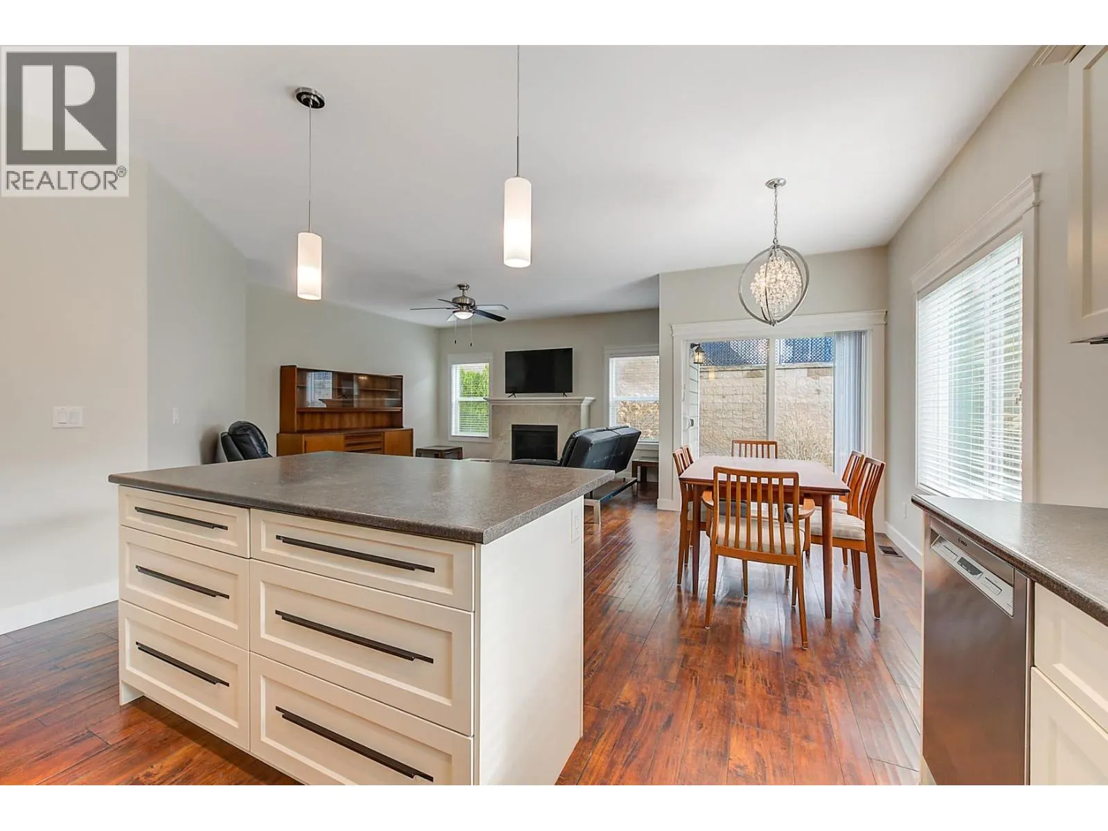 2097 Acorn Crescent