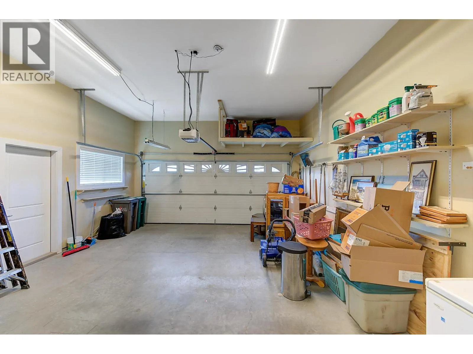 2097 Acorn Crescent