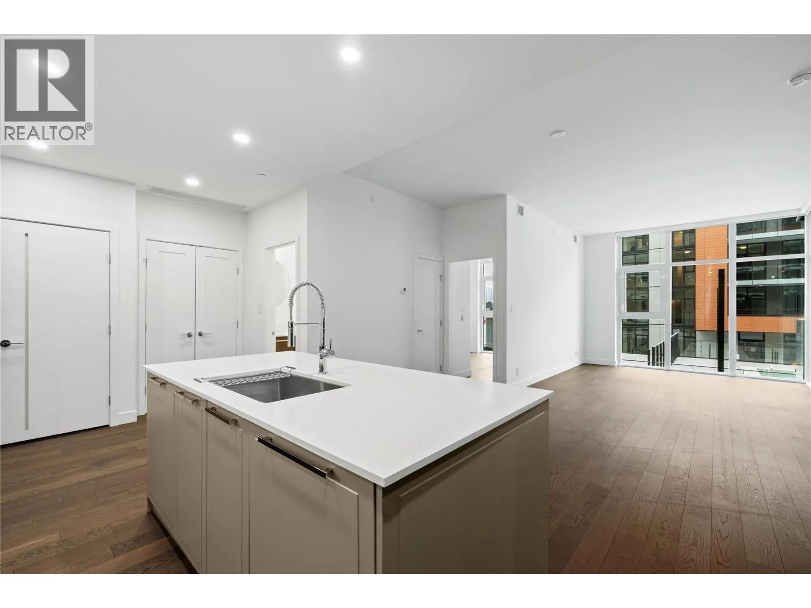 3389 Lakeshore Road Unit# N313