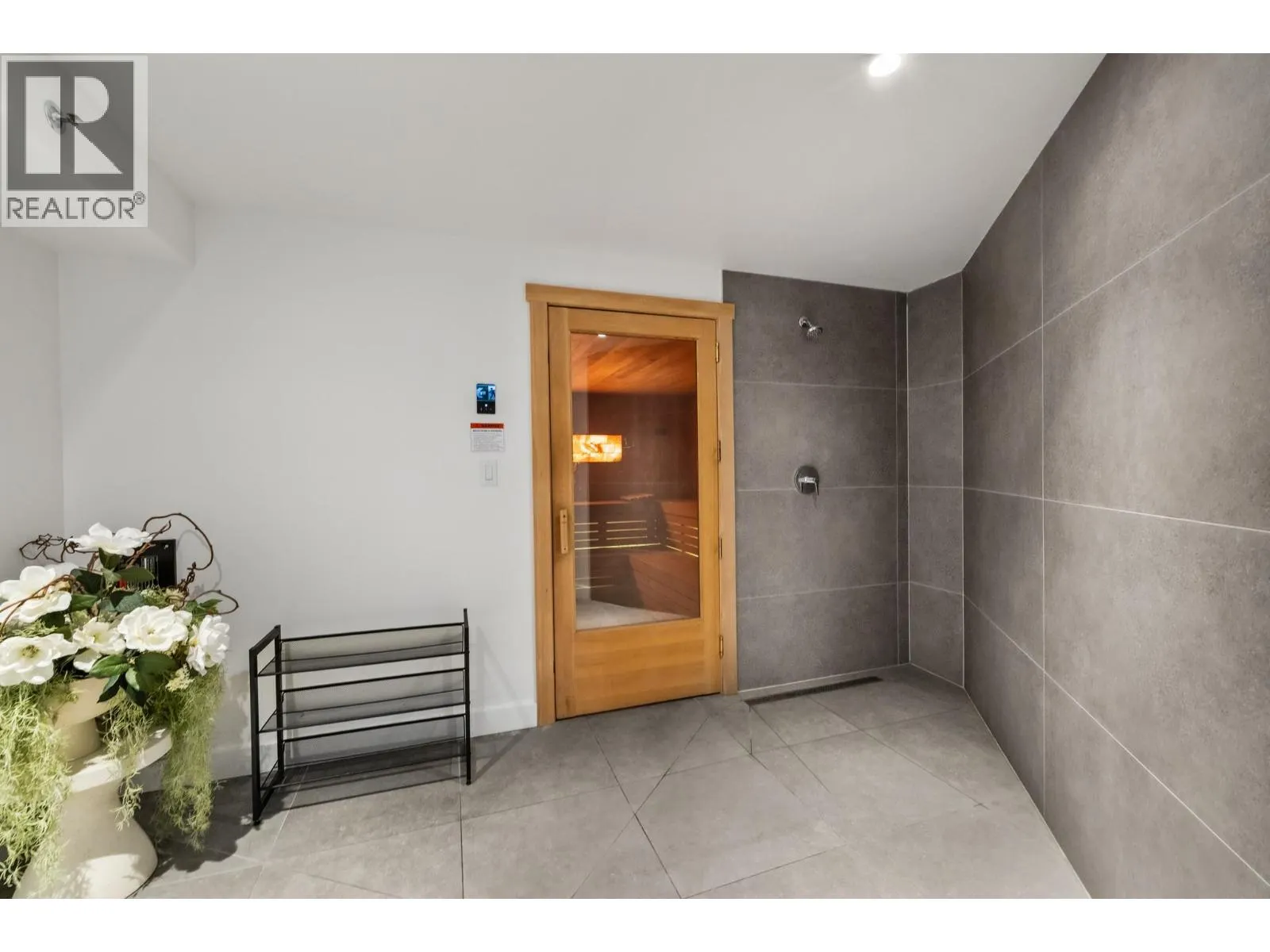 3389 Lakeshore Road Unit# N313