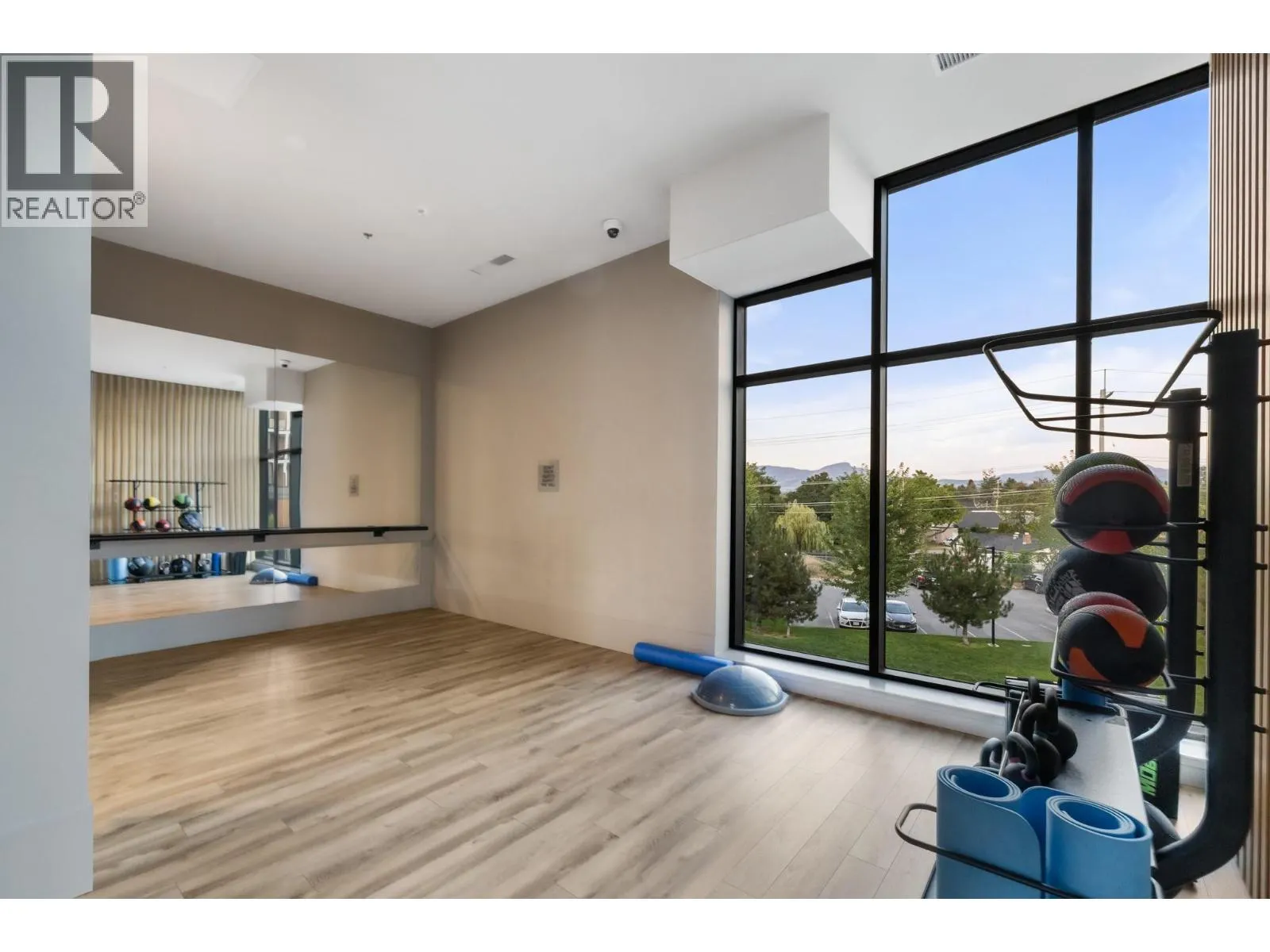 3389 Lakeshore Road Unit# N313