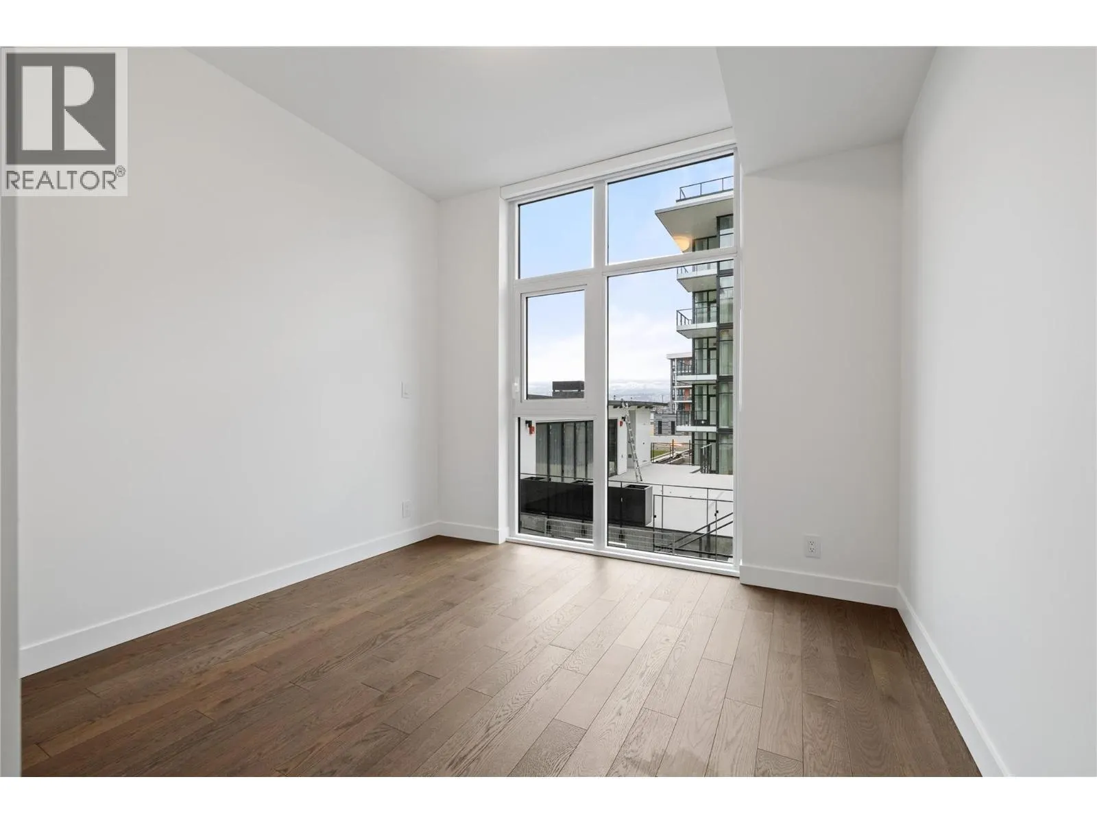 3389 Lakeshore Road Unit# N313