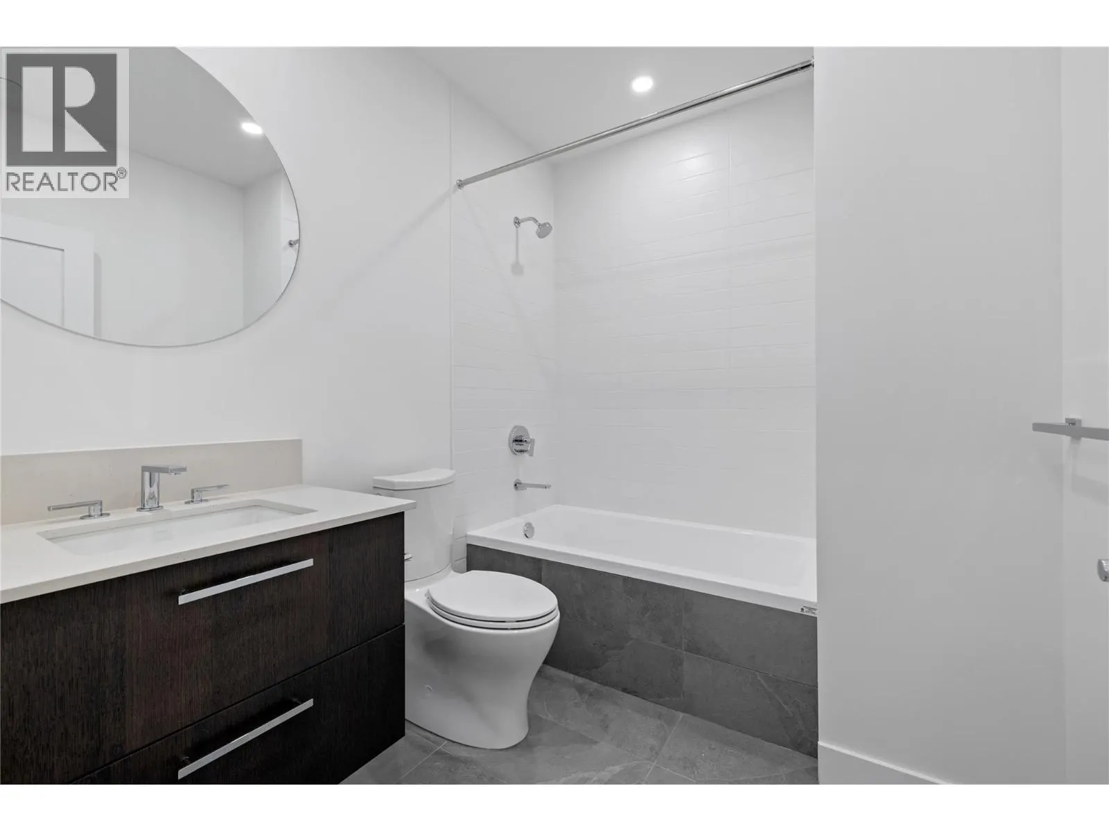 3389 Lakeshore Road Unit# N313