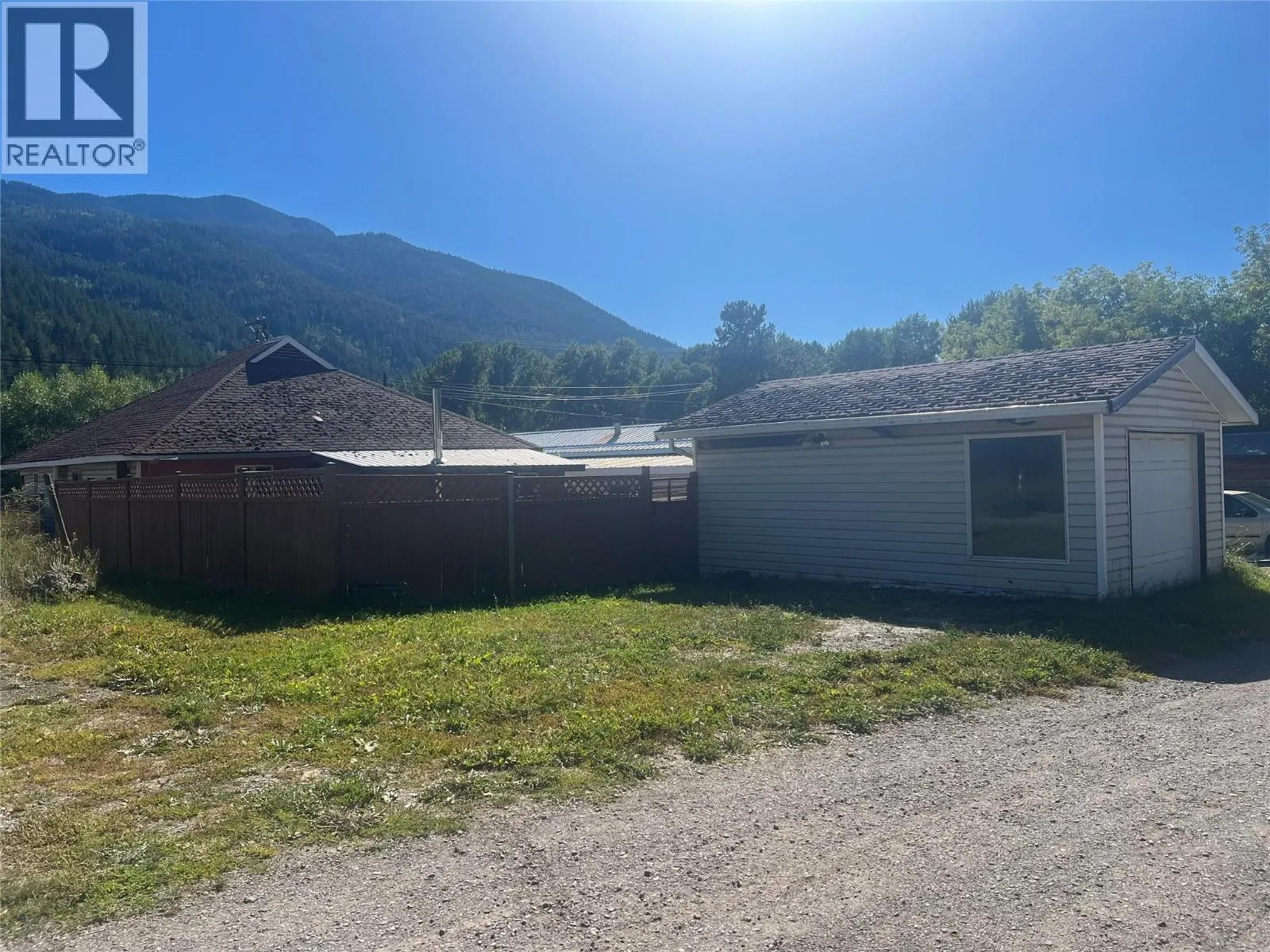 5768 Highway 97 N Highway