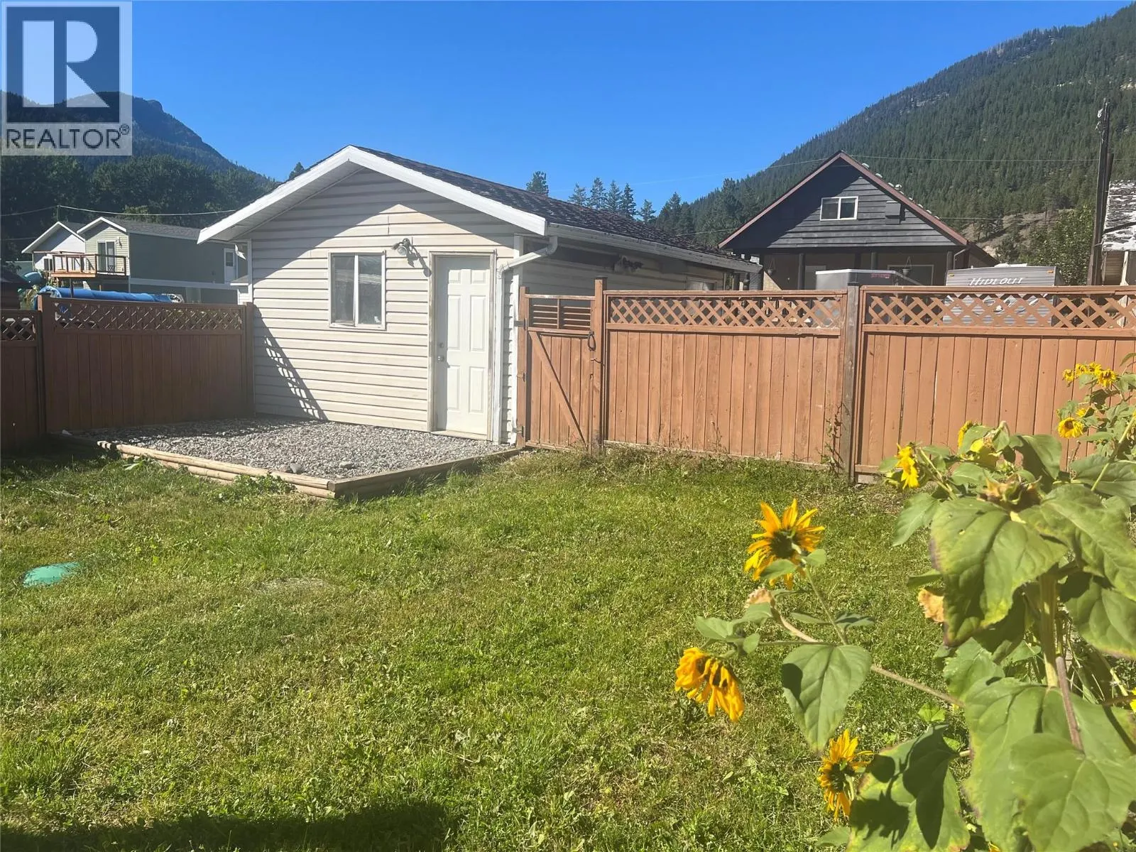 5768 Highway 97 N Highway