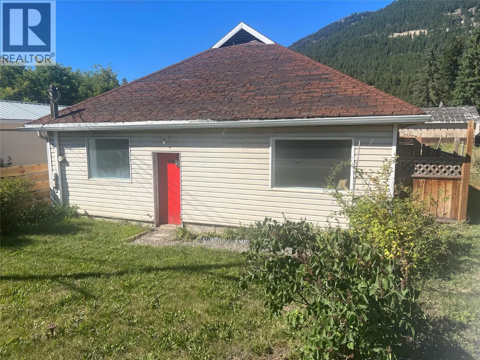 5768 Highway 97 N Highway